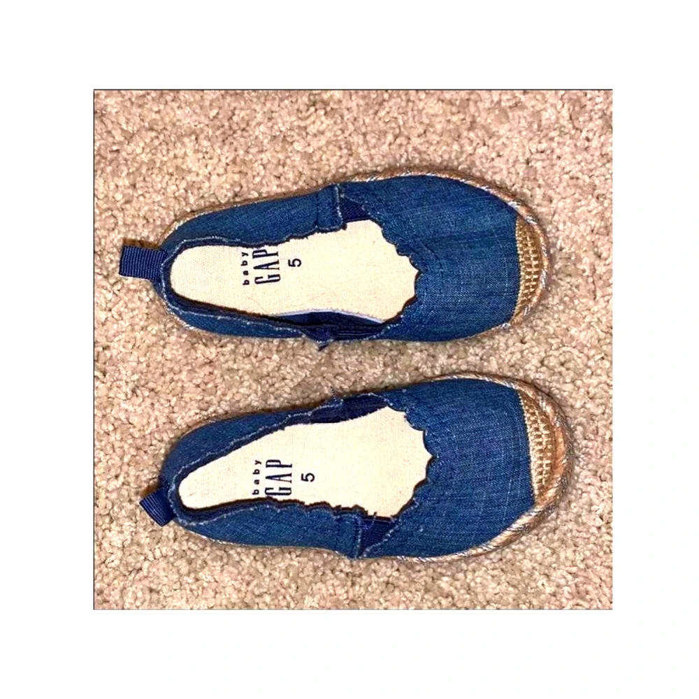 Gap Thea Chambray Slip-On Baby Shoes NWOT Size 5 Scalloped Espadrille